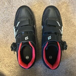 Peleton Size Women's 9 Men's 7 US Black Red Adjustable Cycling Shoes With Cleats